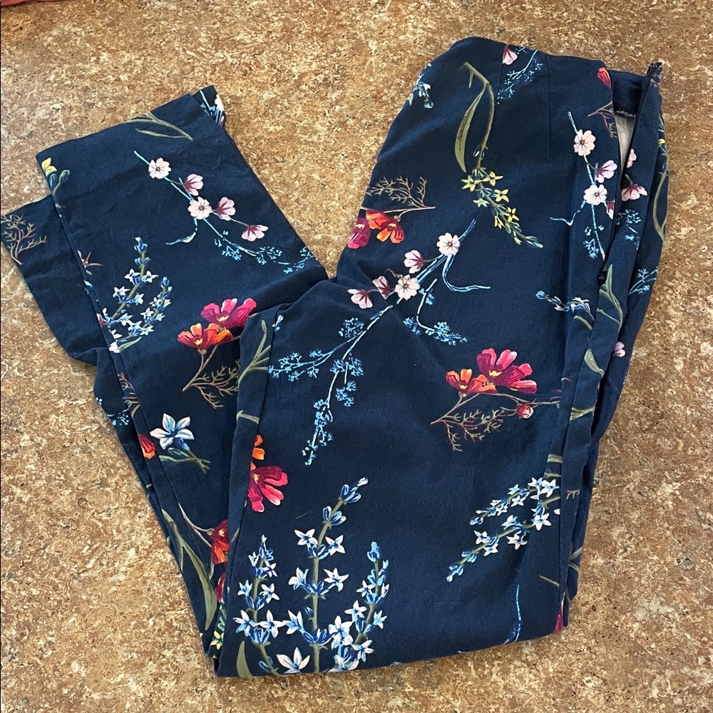 Time and Tru Navy Floral Cropped Pants